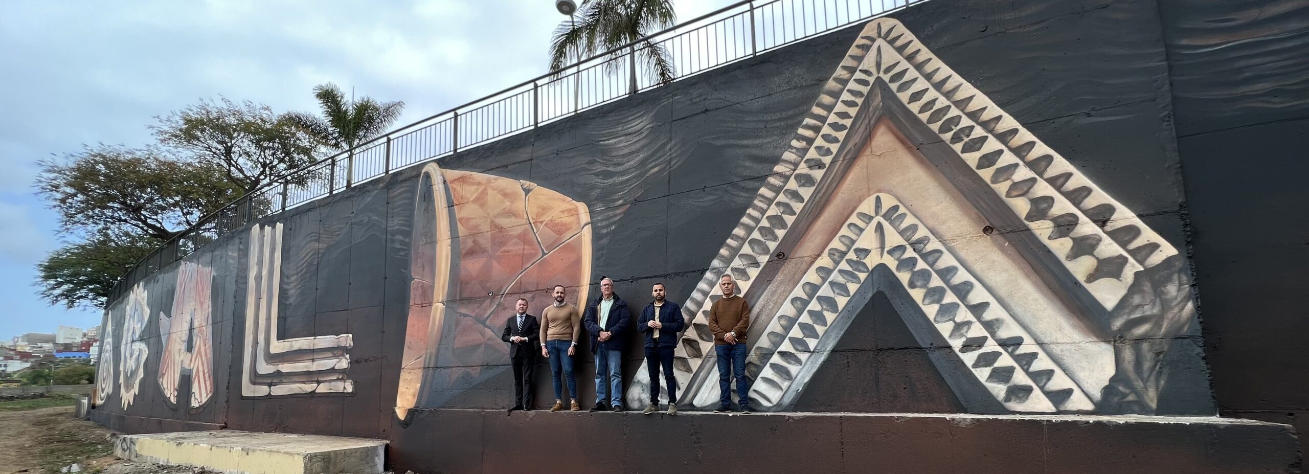 Mural Agáldar Mural Agáldar el equipo de artistas dirigido por Richar Santana, de Graffmapping, empresa especializada en el sector, y cuenta con la colaboración de Feo Flip.