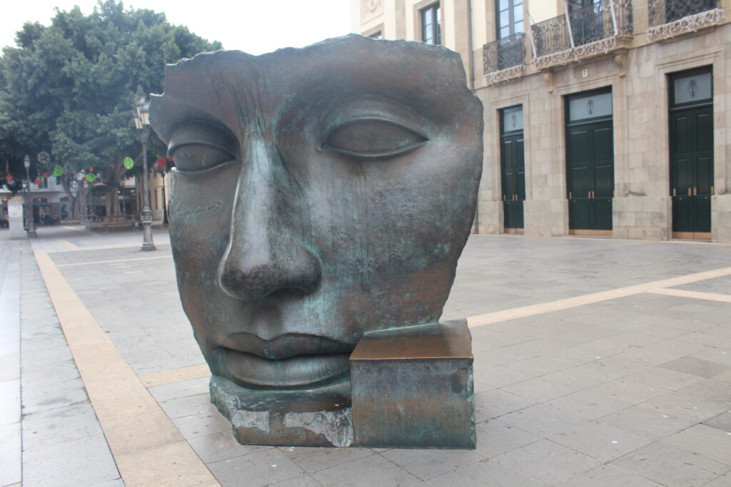 Per Adriano, de Igor mitoraj, una de las piezas que pertenecen a la Exposición Internacional de Escultura en la Calle