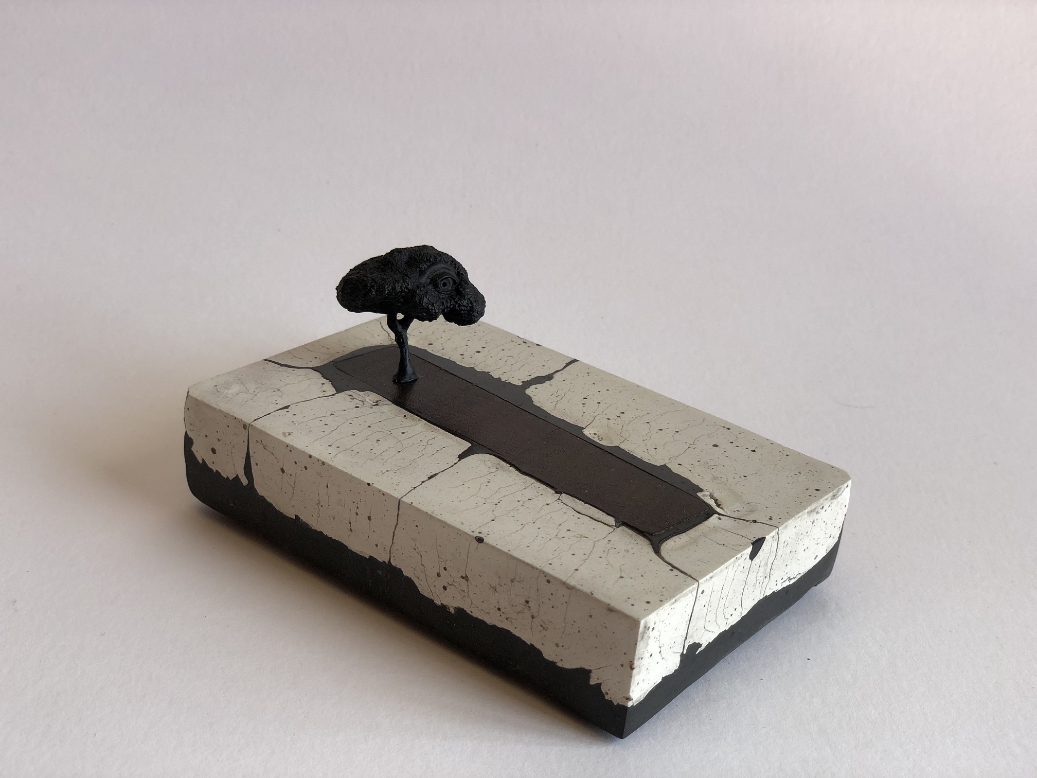 Pieza perteneciente a la exposición "La obstinación del ciclo" de Eliezer Mayor en Espacio Bronzo 